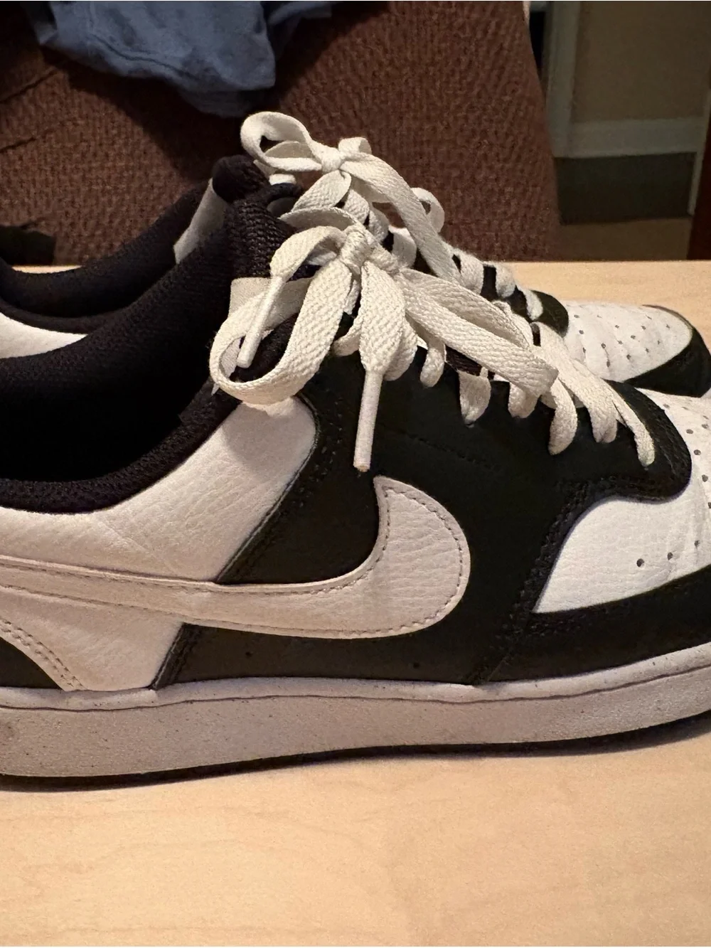 Nike Men's Black and White Low-Top Sneakers